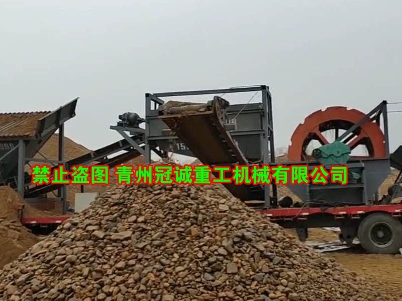 移動洗砂機(jī)械客戶現(xiàn)場